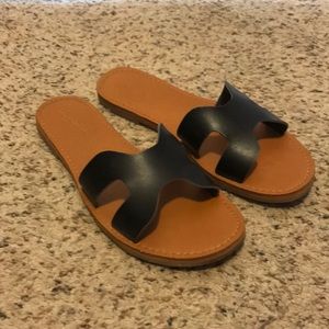 Everyday black sandals